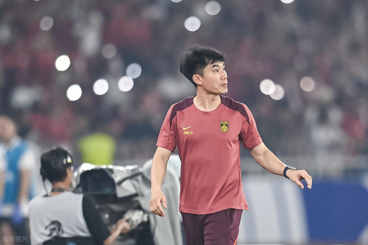 国足传奇郑智：亚洲先生荣誉加身，退役仪式成最大遗憾