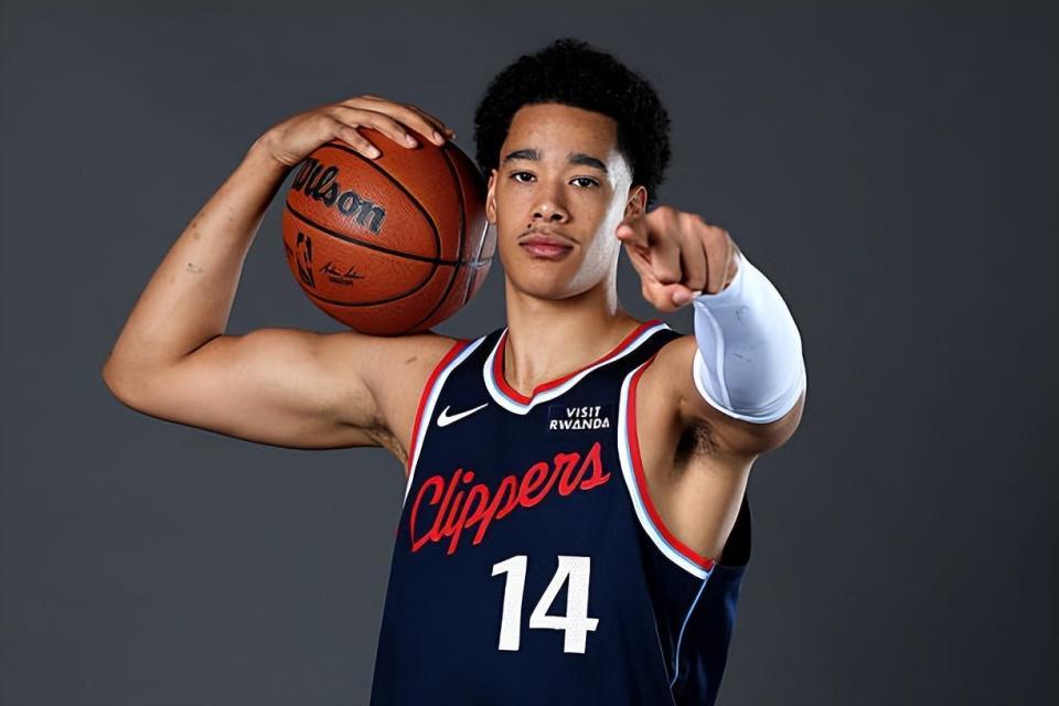 篮下终结惊艳！快船首轮新秀为何难获重用？